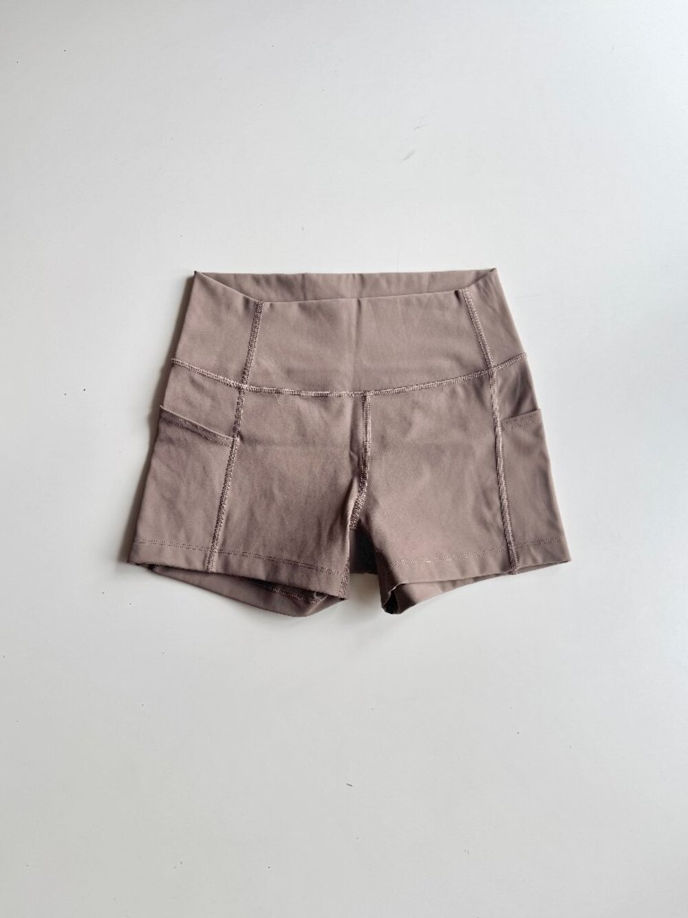 Aritzia TNA Slick Deep Taupe Mid Rise 3" Tennis Shorts w/ Ball Pockets, Size S